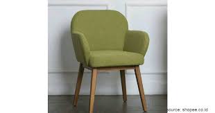 Jika ukuran ruang tamu di rumahmu cukup sempit, kamu bisa menerapkan desain ruang tamu sederhana tanpa kursi. 15 Ide Sofa Ruang Tamu Sempit Harga Terjangkau