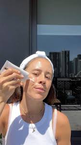 Start your morning ritual with matcha & masking 🍵 @allison.buch preps her  day for a calm mind & complexion using our essentials to smooth & protect:  💧 Clarifying Gel Mask ✨ Mattifying