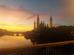 El Ebro A Su Paso Por Zaragoza Con Una Vista Del Pilar Y El Puente De Piedra Fotografia De Pirulo Zaragoza Noviembre 2018 Puentes De Piedra Zaragoza Fotos