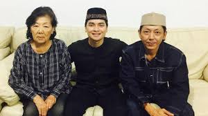 Последние твиты от ayah larissa (@ayahlarissa). Alvin Faiz Dan Larissa Chou Putra Arifin Ilham Kunjungi Mertua Setelah Tidak Bertemu Sejak Menikah Tribunstyle Com