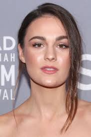 Sophie Skelton Biography