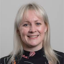 Jennifer Pinner's Instagram, Twitter & Facebook