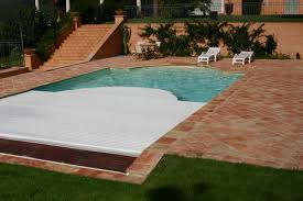 Pour conserver une température de l'eau des plus agréables rien de plus efficace que de tirer à la surface de l'eau une bâche à bulle piscine qui va permettre à votre eau. Bache Pvc Avantages Et Inconvenients Prix Ooreka