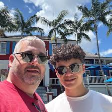 What quick and inexpensive vinyl flooring company is available in East  Haven?