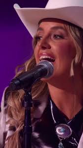 Lainey Wilson Honors George Strait at CMA Awards