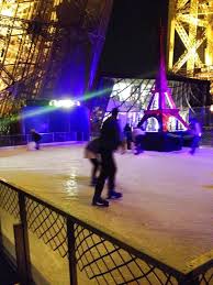 La Patinoire De La Tour Eiffel Tour Eiffel Eiffel Patinoire