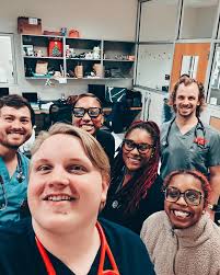 🔴North Carolina State University⚪️ I had the most wonderful opportunity to  spend two weeks with the Small Animal ER service at NCSU's College of  Veterinary Medicine! It was two weeks of amazing