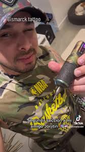 Inicio de tattoo en la pierna. Secuencia de flores. Bismarck Tattoo. Se  hacen todo tipo de estilo. Usted selecciona su diseño. Estudio de tattoo  París....