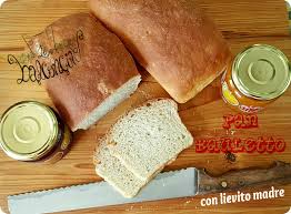 500 g farina 00, 240 g acqua, 5 g lievito di birra, 30 g zucchero canna, 30 g burro, 1 cucchiaino sale. Pan Bauletto Ricetta Con Lievito Madre Cucinare Chiacchierando