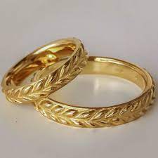 Roman Laurel Wedding Ring 18k Gold Wedding Band 4mm Wide Etsy 18k Gold Wedding Bands 18k Yellow Gold Wedding Band Vintage Wedding Band Gold