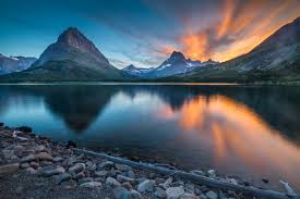 160+ Swiftcurrent Lake At Dawn Stock Photos, Pictures & Royalty-Free Images 