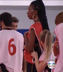 Podemos contar com o apoio e a ajuda de todos vocês, caso ela vá? Bbb21 Famosos Fazem Piada Com Diferenca De Altura De Carla Diaz E Camilla De Lucas Quem Bbb