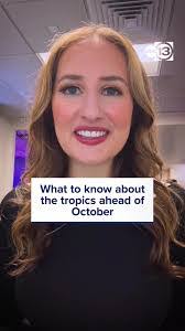 Elyse Smith's Instagram, Twitter & Facebook