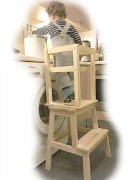 Spiele Fur Einjahrige In Der Kuche Kreativsein Blog In 2020 Stuhle Fur Kinder Kleinkind Kuche Spielkuche