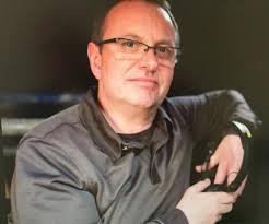 Chris Munro's Instagram, Twitter & Facebook