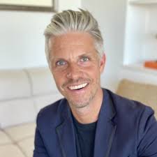 Why Challenger Sellers Are Thriving Again in the Age of AI