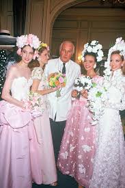 Just a few months more before we bid goodbye to 2016! 45 Photos Of 90s Couture 90s Couture Runway Shows