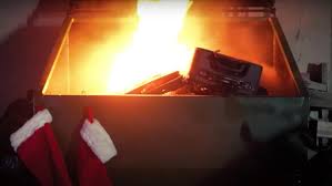 Retrouvez tous vos programmes tv en live pour toute la famille depuis votre ordinateur ✅. Christmas 2020 Gets An Hour Long Dumpster Fire Yule Log Nerdist