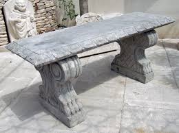 Ce Tres Joli Banc En Pierre De Provence Patinee Presente Une Multitudes De Sculptures Realisees Finement A La Main Par No Mobilier Jardin Table De Jardin Bancs