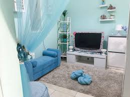 Tempat tersebut akan menjadi ruang yang paling banyak dijumpai orang lain ketika bertamu. Inspirasi Rumah Warna Biru Yang Membuat Damai Dihati Homeshabby Com Design Home Plans Home Decorating And Interior Design