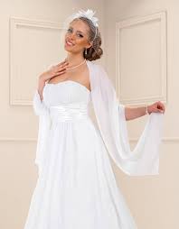 Umhang stola cape oder schal zum brautkleid startseite / hochzeit / stola & umhang ist ihr kleid schon mit sehr viel spitze verarbeitet oder hat es einen pompösen rüschenrock, so ist ein kurzer umhang, poncho oder chiffonstola die perfekte wahl. Braut Stola Umhang Zum Brautkleid Fur Ihre Hochzeit In Weiss Oder Ivory Creme Brautkontor