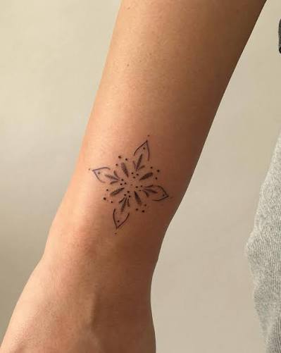 Just a little guy for Laura #mandala #tinytattoo #smalltattoo #mandalatattoo #mandalas #prettytattoo #tattoo #tattoos #dotworktattoo #dotworkmandala