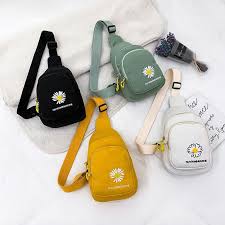 Tas yang dibuat dari bahan sintetis ini secara keseluruhan memiliki sifat yang sedikit elastis namun. Harga Tas Selempang Dada Terbaik Shoulder Bag Tas Wanita Mei 2021 Shopee Indonesia