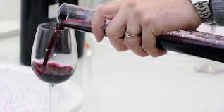 On utilise le sauvignon surtout pour les blancs. Le Vin Le Plus Cher Du Monde Coute 14 000 Euros La Bouteille De 75 Cl