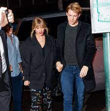 Taylor swift's cruel summer tom hiddleston and joe alwyn reveal means there was probably a love triangle between the pop star and the two actors. Taylor Swift And Joe Alwyn S Relationship Complete Timeline