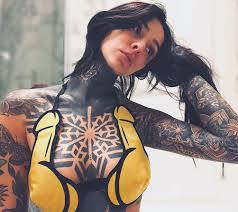 Cande tinelli ahora se tatuó la frente el personaje hello kitty. Tattoo Model Maria Candelaria Tinelli Buenos Aires Argentina