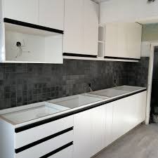 Johnson amoblamientos renueva su paleta de colores con una mirada retrospectiva hacia las tonalidades de nuestra tierra y elementos de la el amplio espacio arquitectónico de 250 m2 de exhibición, permite apreciar las últimas novedades en amoblamientos, propiciando la imaginación. Amoblamientos De Cocina Plakards Muebles A Medida