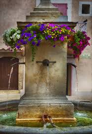 Fountain In Provence Greoux Les Bains Fontaine De Jardin Provence