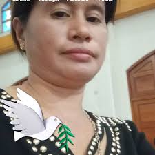 Unique Wooden Staircase with Tree Trunk Design