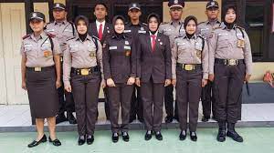 Pelaksana kegiatan keagamaan telah menggunakan pakaian standard sejak dulu. Mirip Baju Dinas Polisi Ini 4 Alasan Seragam Satpam Berwarna Cokelat Citizen6 Liputan6 Com