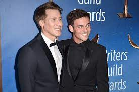Tom daley, 26, is currently at his central london flat with his screenwriter husband dustin lance black, 45, and their toddler son robbie, along with tom's mother, amid the ongoing pandemic. 0gkuga51bmkhlm
