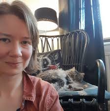 Skrivandet fortsätter! Min fjärde bok kommer bland annat att utspelas vid  Tigers, Hudiksvall kommun. På bilden ser ni My som tagit över min fåtölj.  Ha en trevlig söndag! /Med vänlig hälsning Veronica