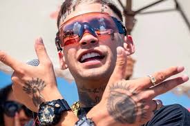 Roque Pérez festeja el aniversario de su cine rural único con L-Gante como  protagonista