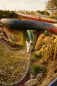 El precio por una noche en este paraíso arquitectónico es de 6,300 pesos e incluye hospedaje para cuatro personas. Pasa Un Fin De Semana En El Nido De Quetzalcoatl Gratis