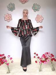 Lengan ini biasanya dipasang pada desain baju wanita tanpa untuk membuat pola lengan tulip anda bisa memodifikasi pola dasar lengan berukuran standar. Fesyen Baju Saloma