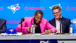 Guerrero Jr. celebrates becoming 'a Blue Jay forever' after inking historic  extension | CBC Sports