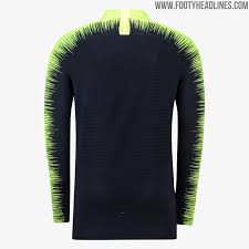 Wear the name and number of the mufc elite with marcus rashford, bruno fernandes, paul pogba and harry maguire jerseys, or create a custom manchester united jersey with your. Nike Manchester City 18 19 Training Kit Released Footy Headlines