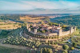 Monteriggioni A Medieval Walled Town In Tuscany What To See Monteriggioni Tuscany Tuscan Towns