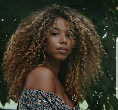 Capelli ricci con la carta stagnola. 22 Idee Su Colpi Di Sole Ricci Ricci Colpi Di Sole Capelli