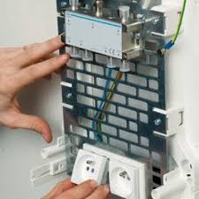 Raccorder Des Prises Pour La Box Au Tableau Electrique Connecte En 2020 Domotique Installation Tableau Electrique Domotique Maison