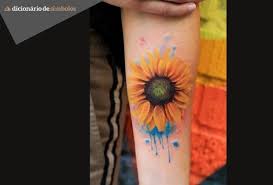 Confira, então, essa seleção incrível com modelos lindos de tatuagem de girassol que vão fazer você ficar com muita vontade de marcar um desenho com seu tatuador hoje mesmo. Tatuagem De Girassol Significado E Belas Imagens Dicionario De Simbolos