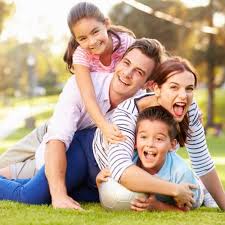 Na família que não tem a paz quase sempre a tristeza é demais, os problemas são tantos, a mil desencantos e não vencem os enfades carnais; 10 Formas De Manter A Familia Unida Valorize A Vida