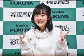 同年7月、 大塚製薬 「 オロナミンc 」cm内で使用されている楽曲「 スマイル 」を、 ホフディラン のプロデュースを受けカバーし、配信限定リリースした 。 同年8月31日、自身の誕生日にファースト写真集「peace」を発売。 æ£®ä¸ƒèœãŒ ã‚ªãƒ­ãƒŠãƒŸãƒ³c ã®cmã§æ­Œã† ã‚¹ãƒžã‚¤ãƒ« ã‚'ä½œè©žä½œæ›²ã—ãŸãƒ›ãƒ•ãƒ‡ã‚£ãƒ©ãƒ³ã«ã¤ã„ã¦çŸ¥ã£ã¦ã»ã—ã„ ã‚ªãƒˆãƒ‹ãƒƒãƒ éŸ³æ¥½ã®æƒ…å ± Com