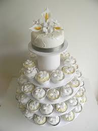 Naturel Simple Wedding Cake Cupcake Tower Wedding Wedding Cakes With Cupcakes