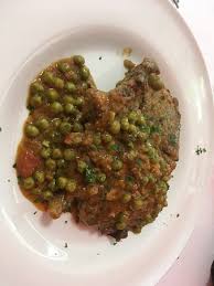 Gli ossibuchi con piselli rappresentano una ricetta classica della cucina lombarda, diffusa anche nel resto d'italia. Ossobuco Con Piselli Foto Di Caffe Trattoria La Campola Vezzano Sul Crostolo Tripadvisor