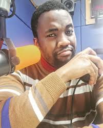 Let's start the week off right, welcome to #TheGrind, with Sanele Seyda  Nongauza filling in for Hlumela Qabo 📻 Where are you and what's keeping  you awake? Comment below ✍️🏾 Call the